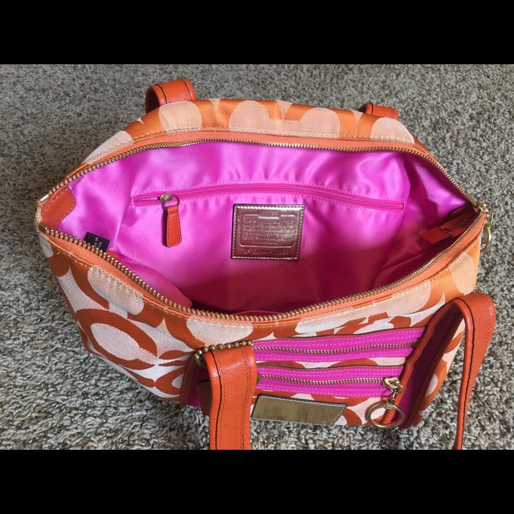 Coach - Picture 5 of 6